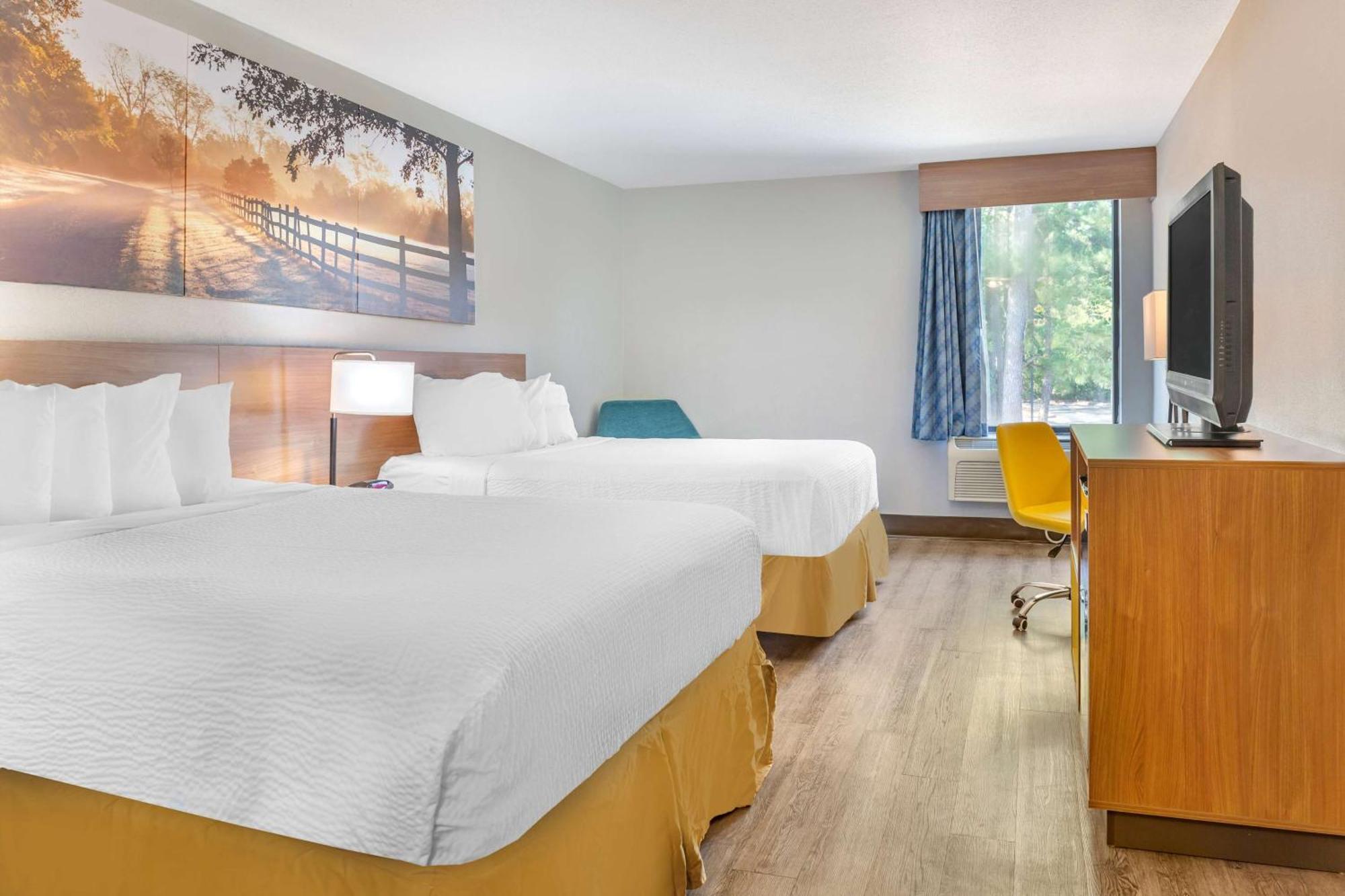 Days Inn & Suites By Wyndham Rocky Mount Golden East Buitenkant foto