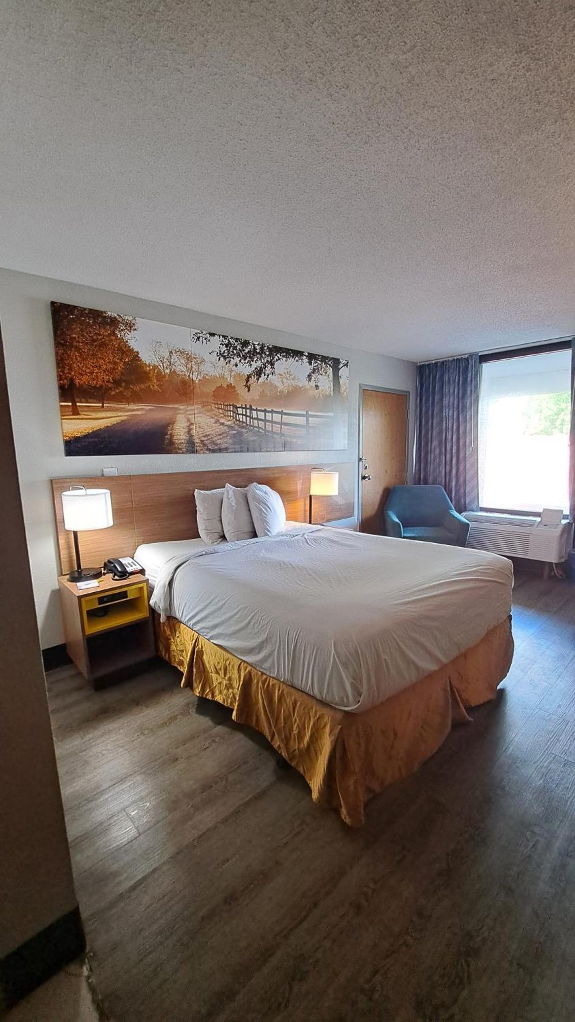 Days Inn & Suites By Wyndham Rocky Mount Golden East Buitenkant foto
