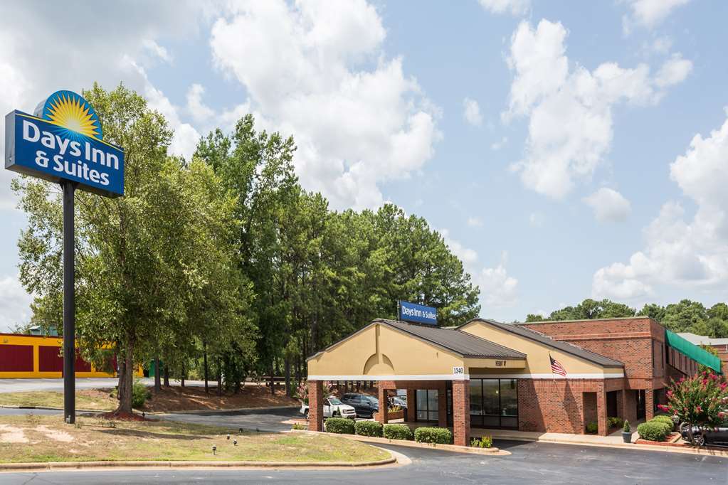 Days Inn & Suites By Wyndham Rocky Mount Golden East Buitenkant foto
